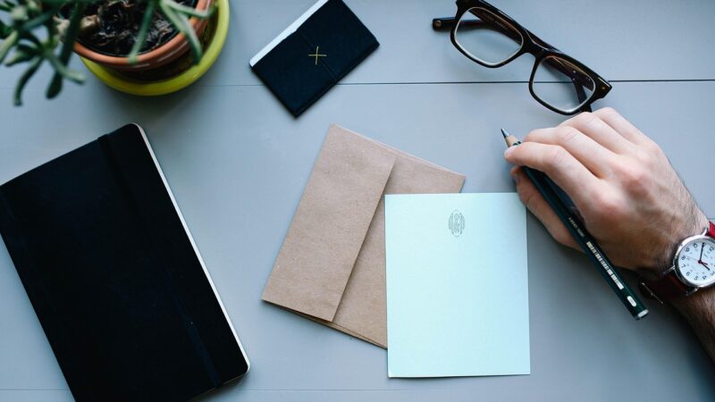 Como dizer que a pessoa está em cópia no e-mail