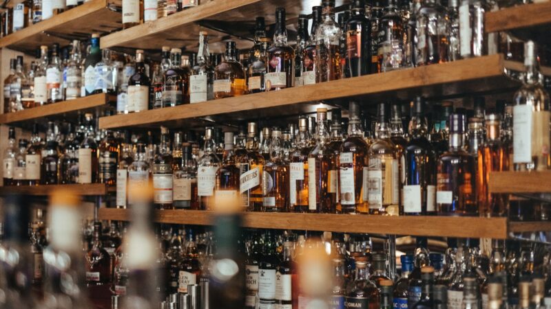 Melhores whiskys baratos: Rótulos que surpreendem pelo preço e sabor!