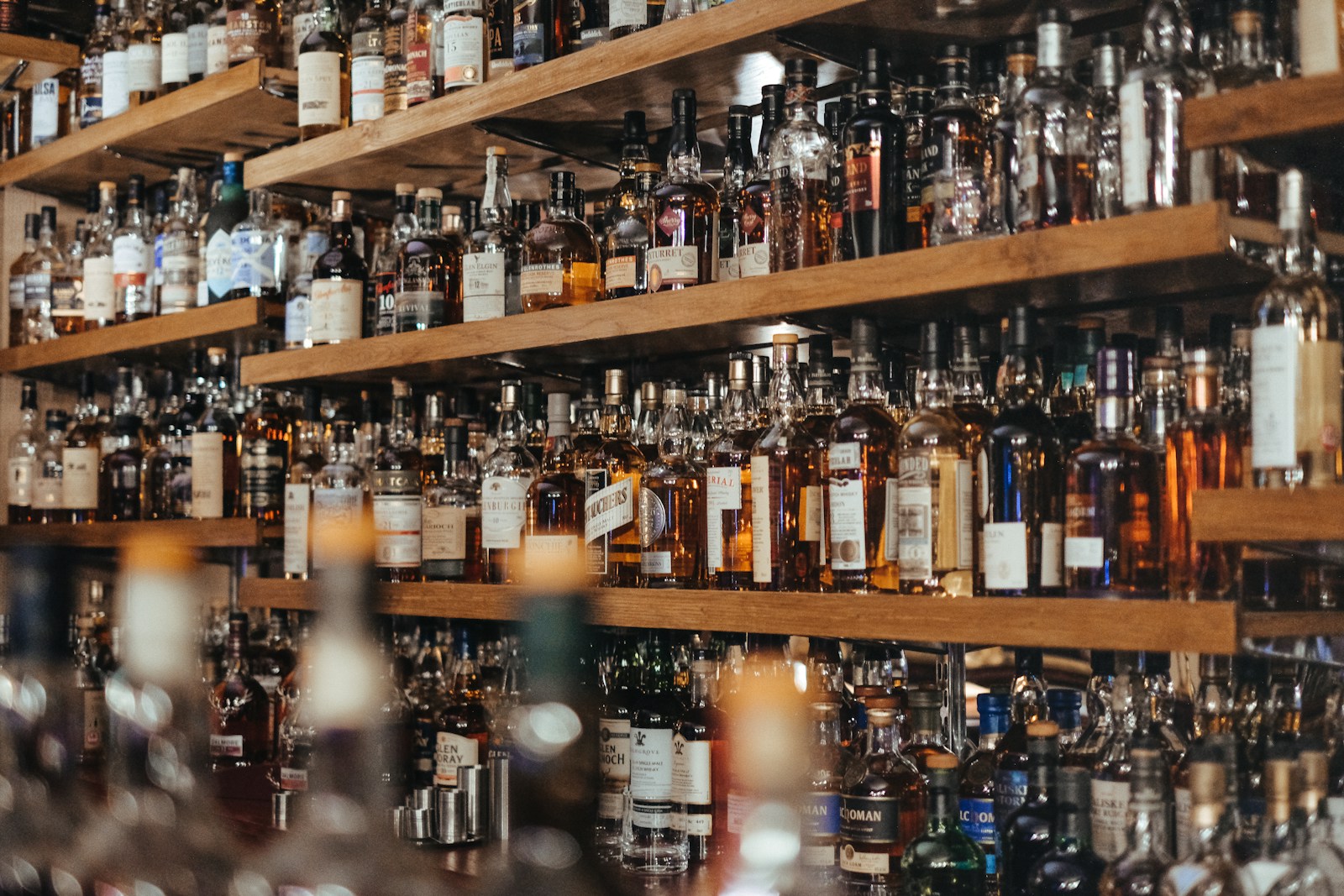Melhores whiskys baratos: Rótulos que surpreendem pelo preço e sabor!
