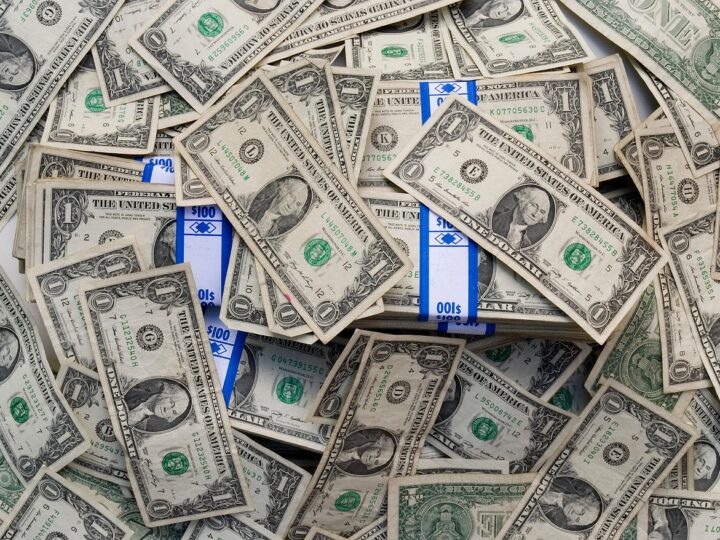 Mil e cem reais: Forma correta de escrever