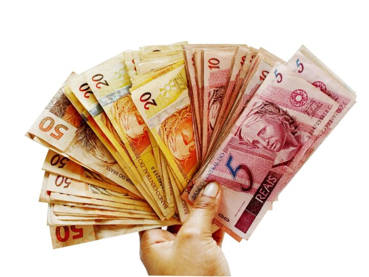 Quem ganha 1400 recebe quanto de férias