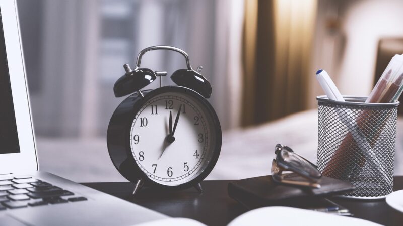 Postar Reels de madrugada: Vale a pena?